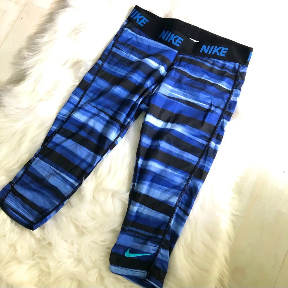 Nike Dri-Fit Capri Stripped Athletic Leggings, L 10-12